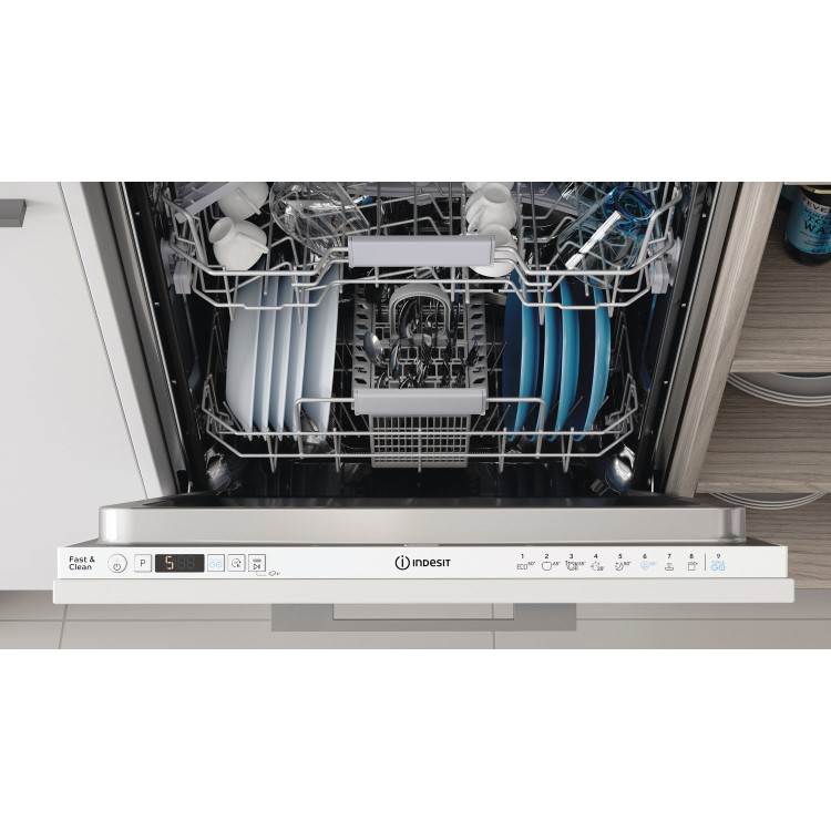 Indesit Push&Go Integrated Dishwasher - White control panel