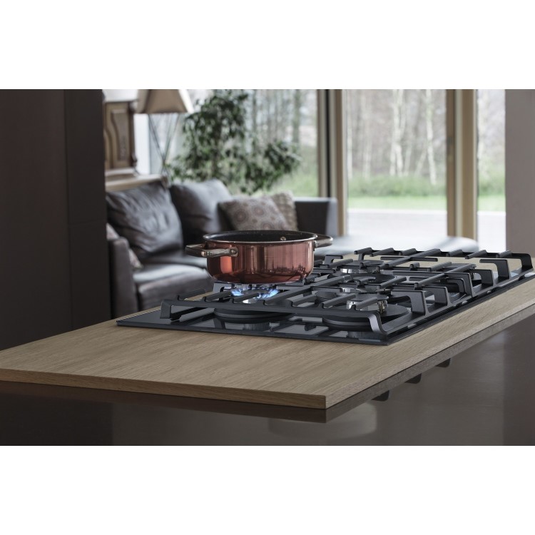 Hisense 75cm Gas on Glass 5 Burner Gas Hob - Black