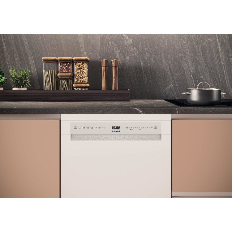 Refurbished Hotpoint H7FHS41UK 15 Place Freestanding Dishwasher White