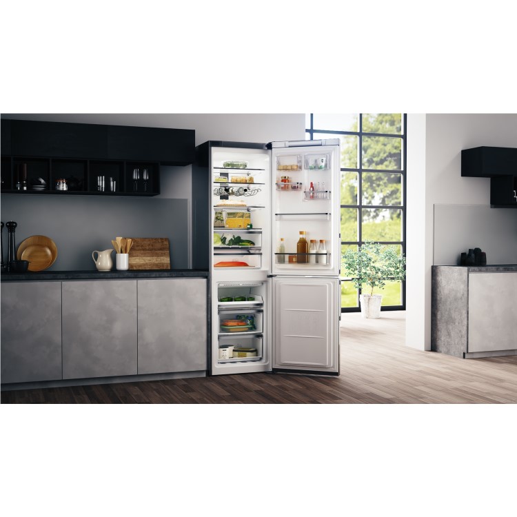 Hotpoint 368 Litre 70/30 Freestanding Total No Frost Fridge Freezer - Mirror/Inox