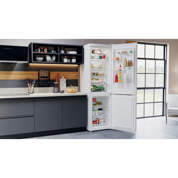 Hotpoint 367 Litre 70/30 Freestanding Fridge Freezer - White