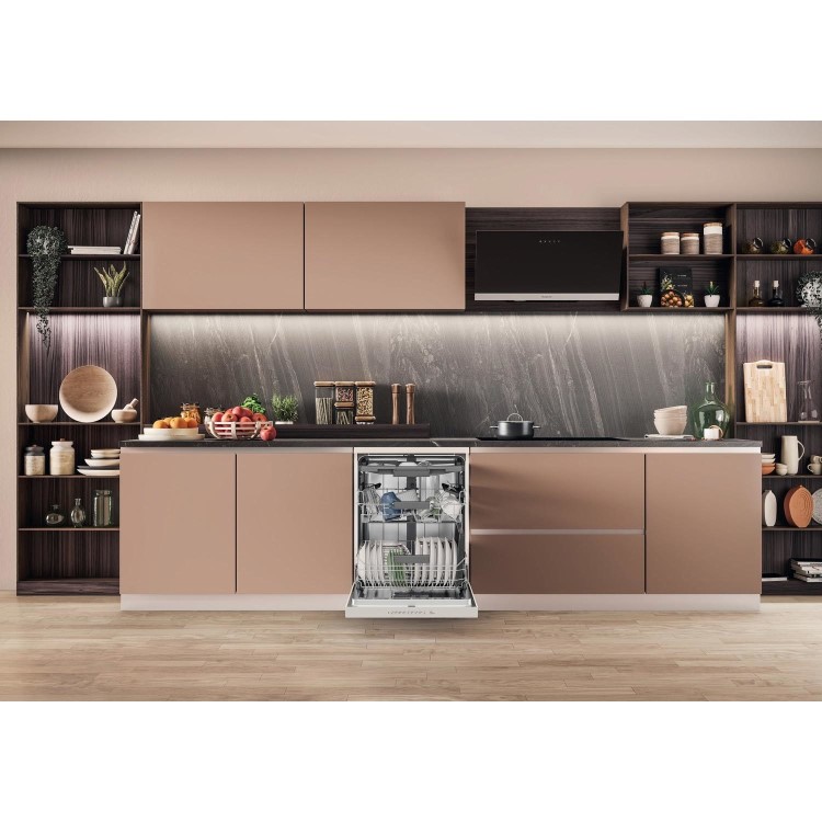 Refurbished Hotpoint HD7FHP33 15 Place Freestanding Dishwasher White