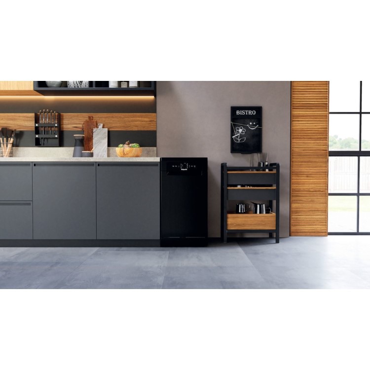 Refurbished Hotpoint HF9E1B19BUK 9 Place Freestanding Slimline Dishwasher Black