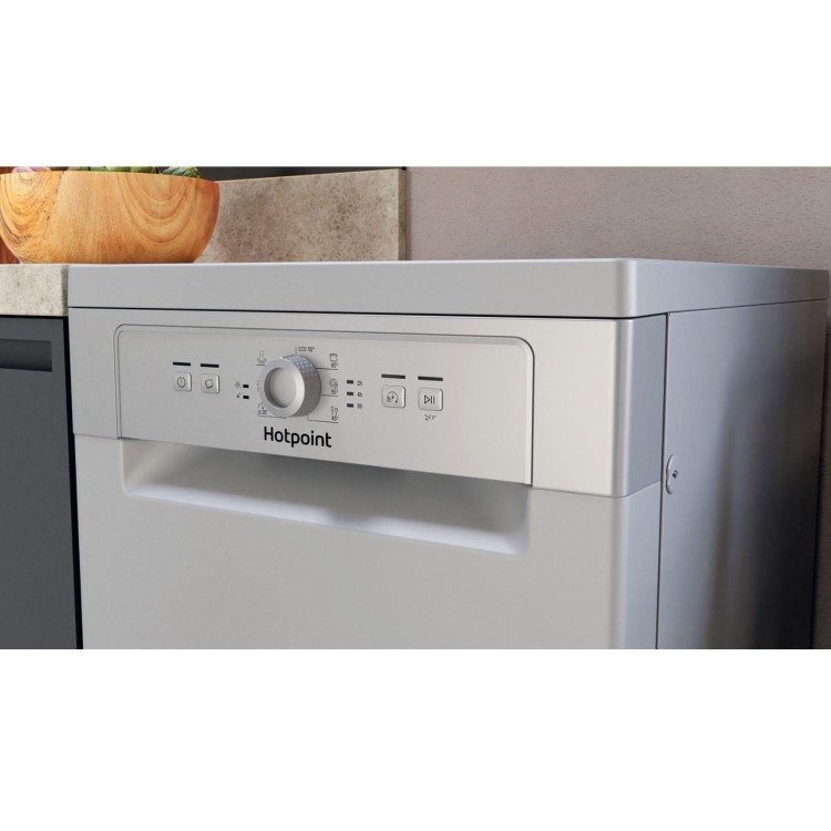 Refurbished Hotpoint HF9E1B19SUK 9 Place Freestanding Slimline Dishwasher Silver