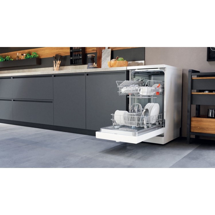 Hotpoint Freestanding Slimline Dishwasher - White, Quick Wash