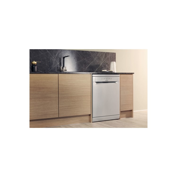 Hotpoint 13 Place Settings Freestanding Dishwasher - Silver