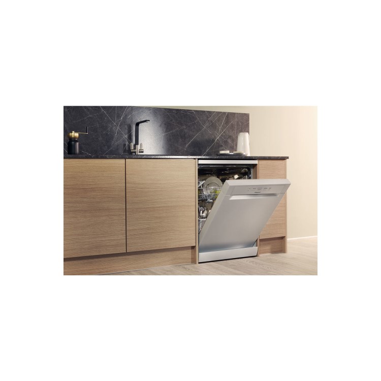 Hotpoint 13 Place Settings Freestanding Dishwasher - Silver