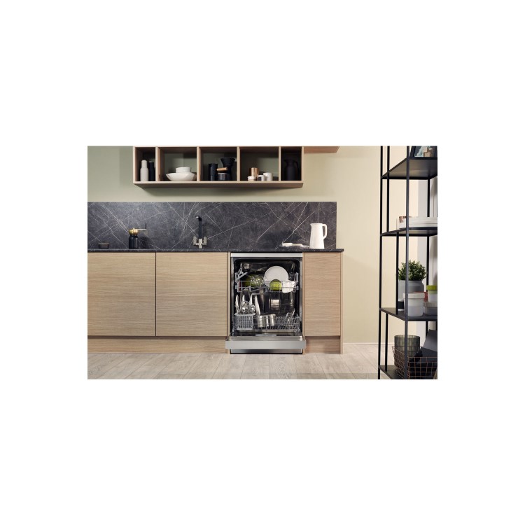 Hotpoint 13 Place Settings Freestanding Dishwasher - Silver