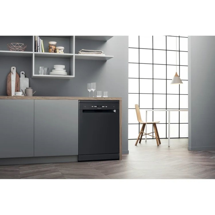 Hotpoint Extra Freestanding Dishwasher - ActiveDry Black