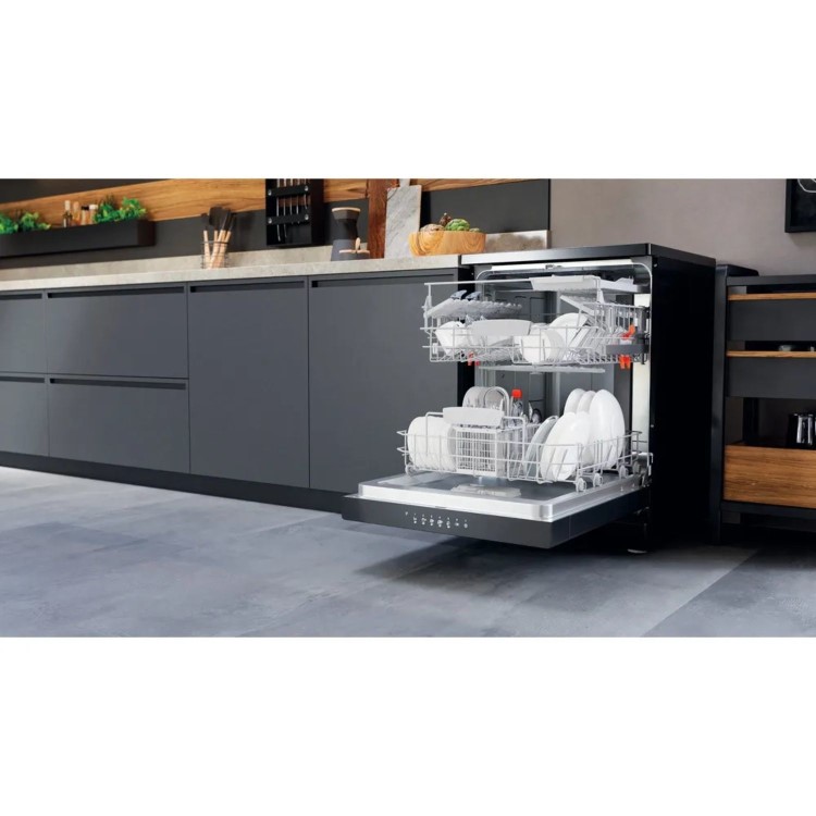 Hotpoint Extra Freestanding Dishwasher - ActiveDry Black