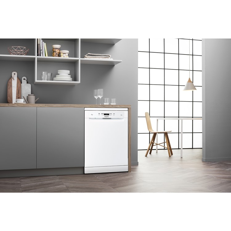 Refurbished Hotpoint 3D Zone Wash HFC3C26WCUK 14 Place Freestanding Dishwasher White