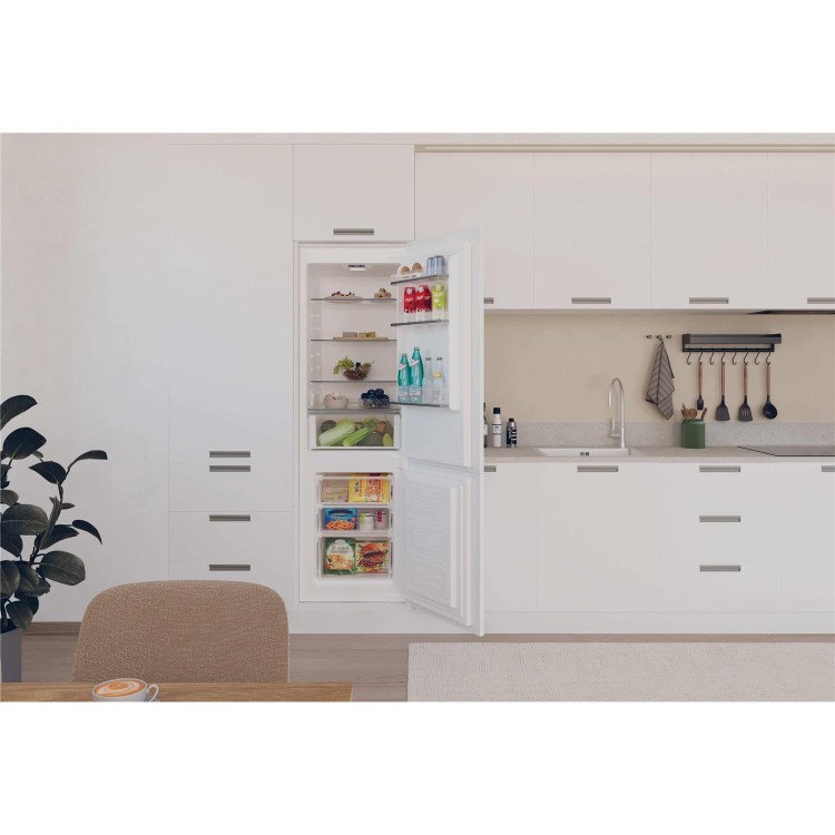 Hoover 250 Litre 70/30 Integrated Fridge Freezer
