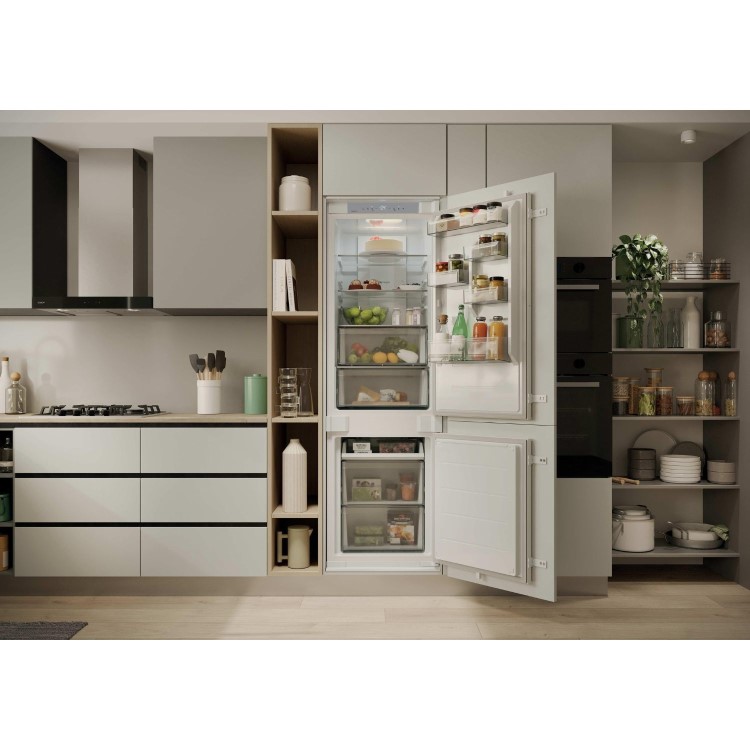 Hoover 251 Litre 70/30 Integrated Fridge Freezer
