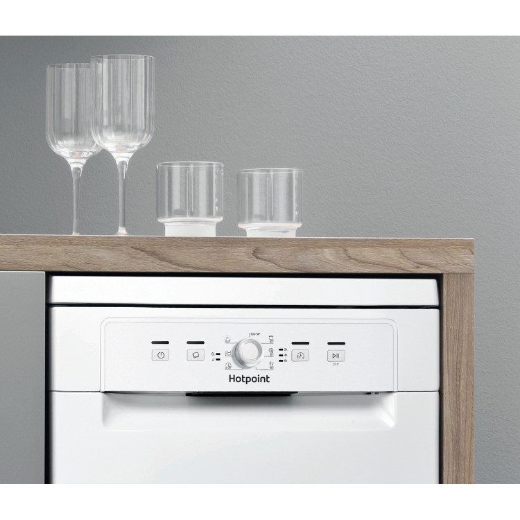 Refurbished Hotpoint HSFE1B19UKN Slimline 10 Place Freestanding Dishwasher White