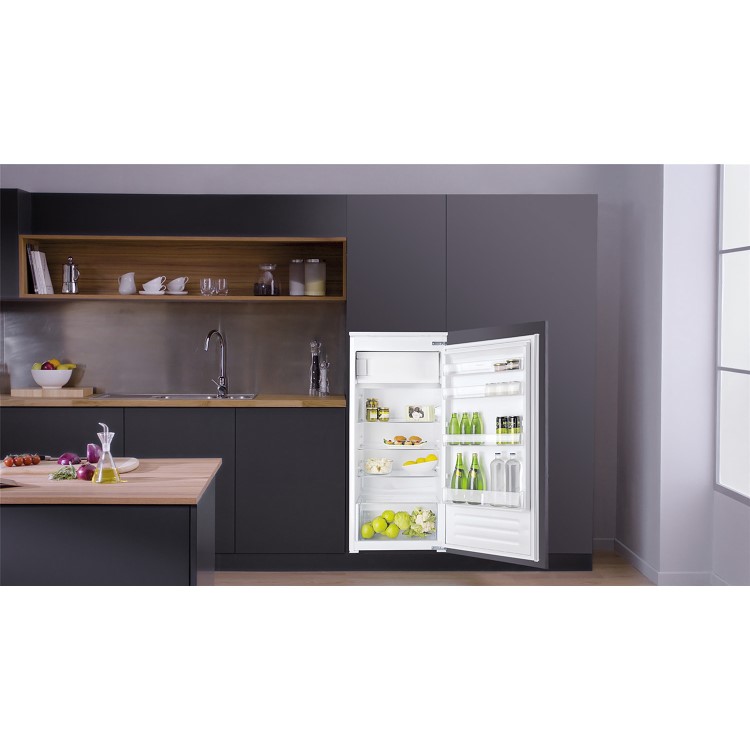Hotpoint In-column Integrated Fridge With Four Star Icebox