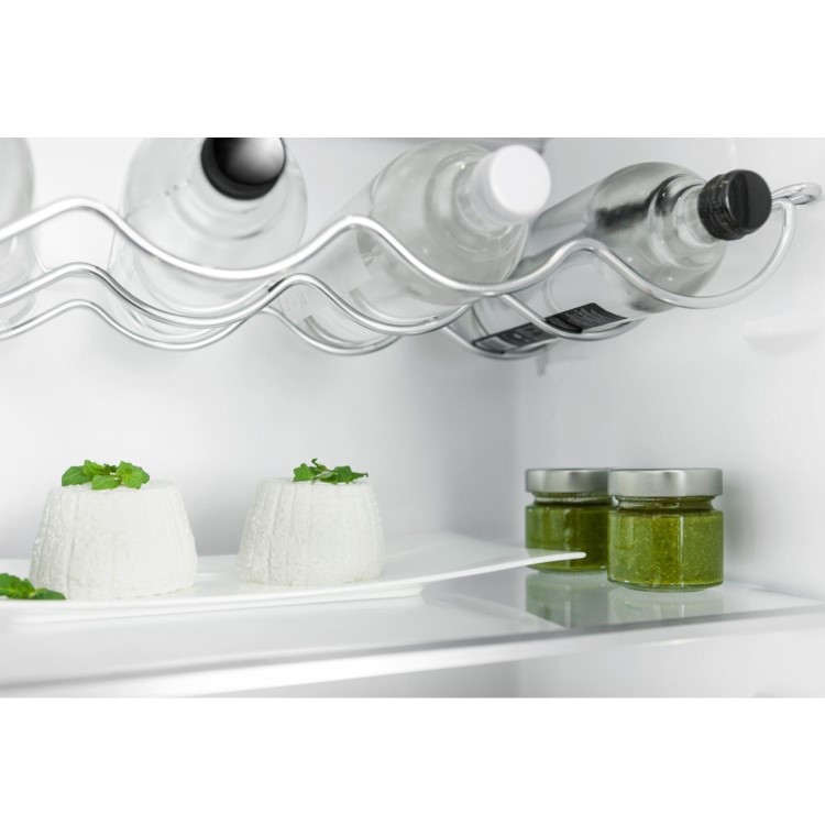 Hotpoint 314 Litre In-column Integrated Larder Fridge