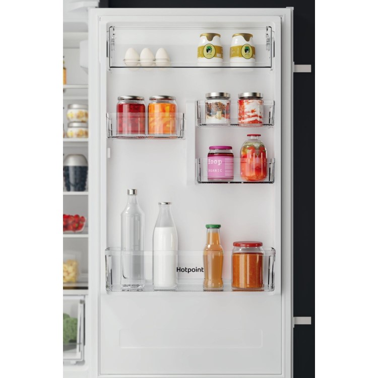Refurbished Hotpoint HTC18T112 Integrated 250 Litre 70/30 Frost Free Fridge Freezer White