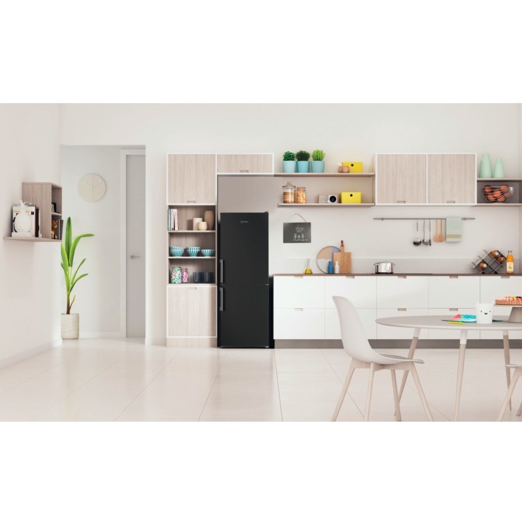 Refurbished Indesit IB55532BUK Freestanding 229 Litre 50/50 Low Frost Fridge Freezer Black