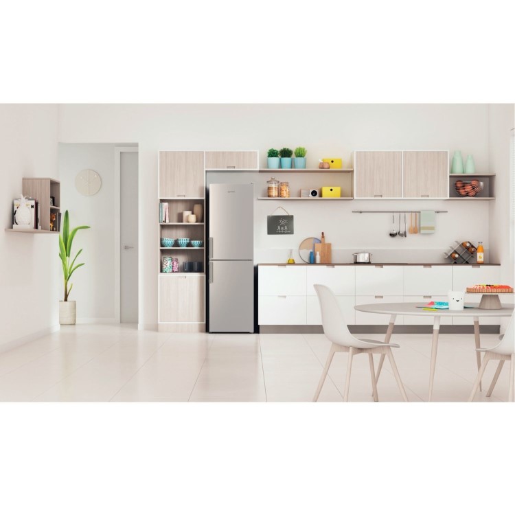 Refurbished Indesit IB55732SUK Freestanding 287 Litre 50/50 Low Frost Fridge Freezer Silver