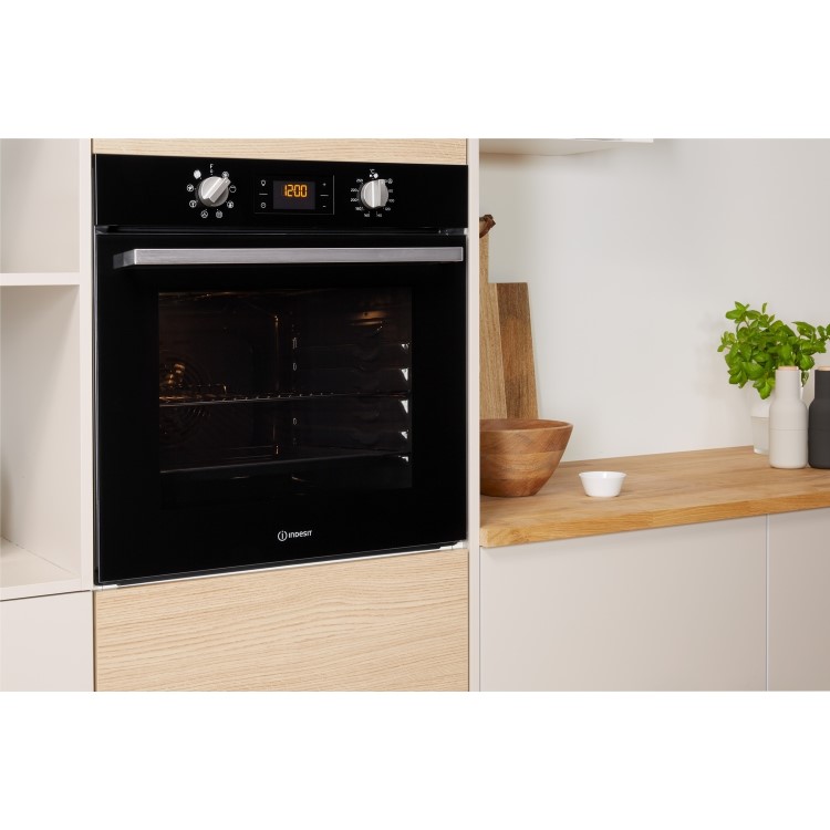 Refurbished Indesit Aria IFW6340BLUK 60cm Single Built In Electric Oven Black