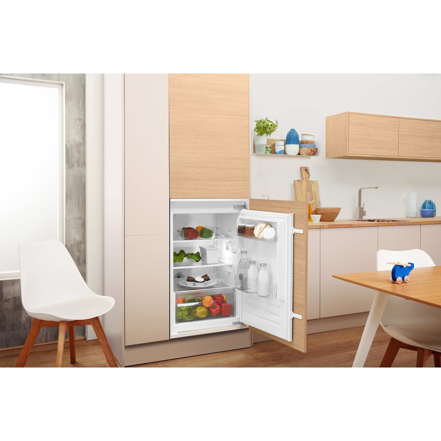 INDESIT INS901AA 137 Litre Integrated In Column Fridge 88cm Tall A+