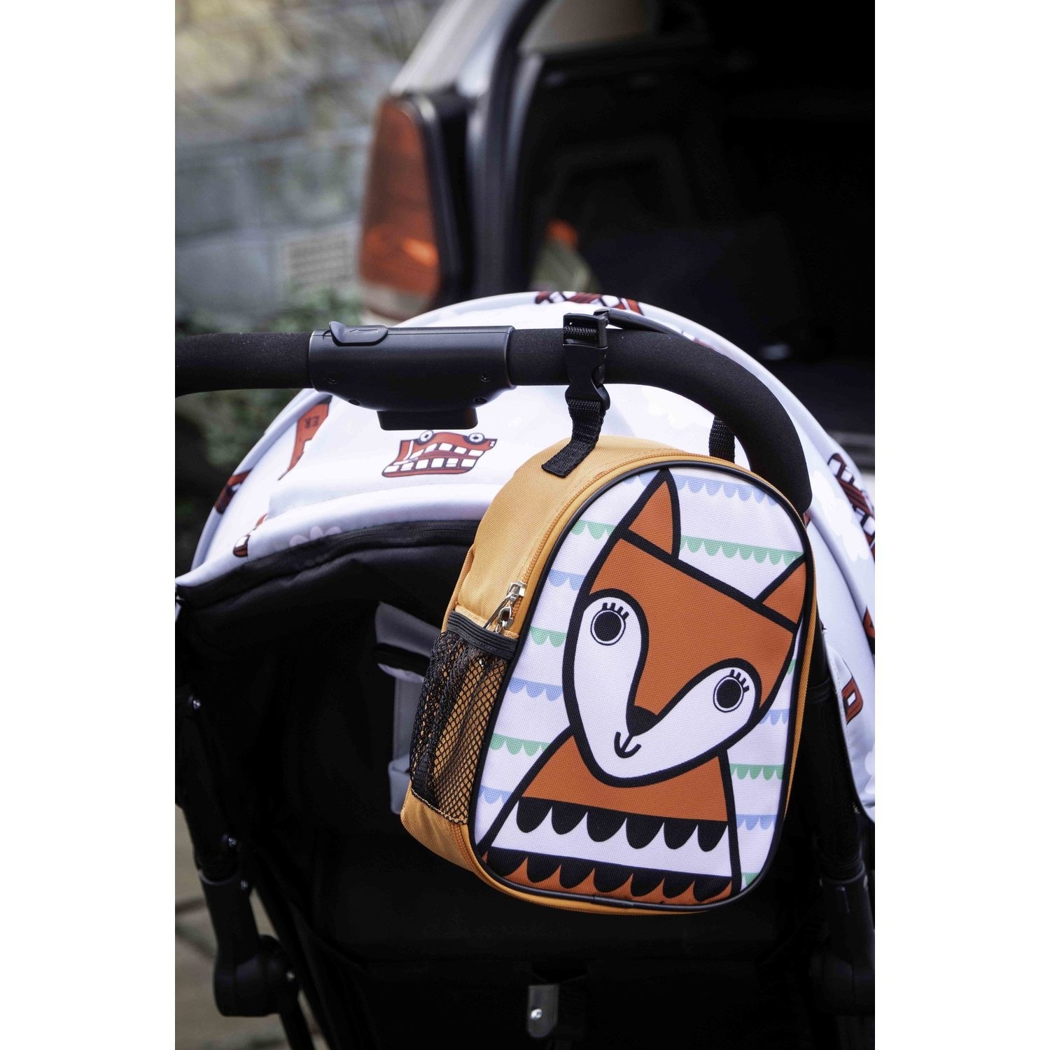 GRADE A1 Kids Insulated Lunch Bag with Bottle Pocket and Name Tag by Jane Foster Fox BuyItDirect.ie