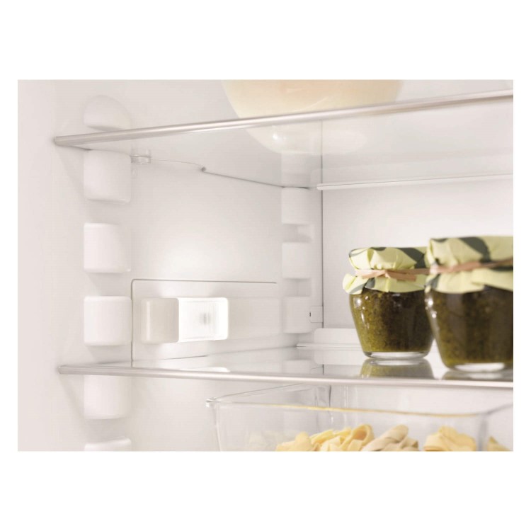 Miele K37222iD 56cm Wide Integrated In-Column Larder Fridge - White