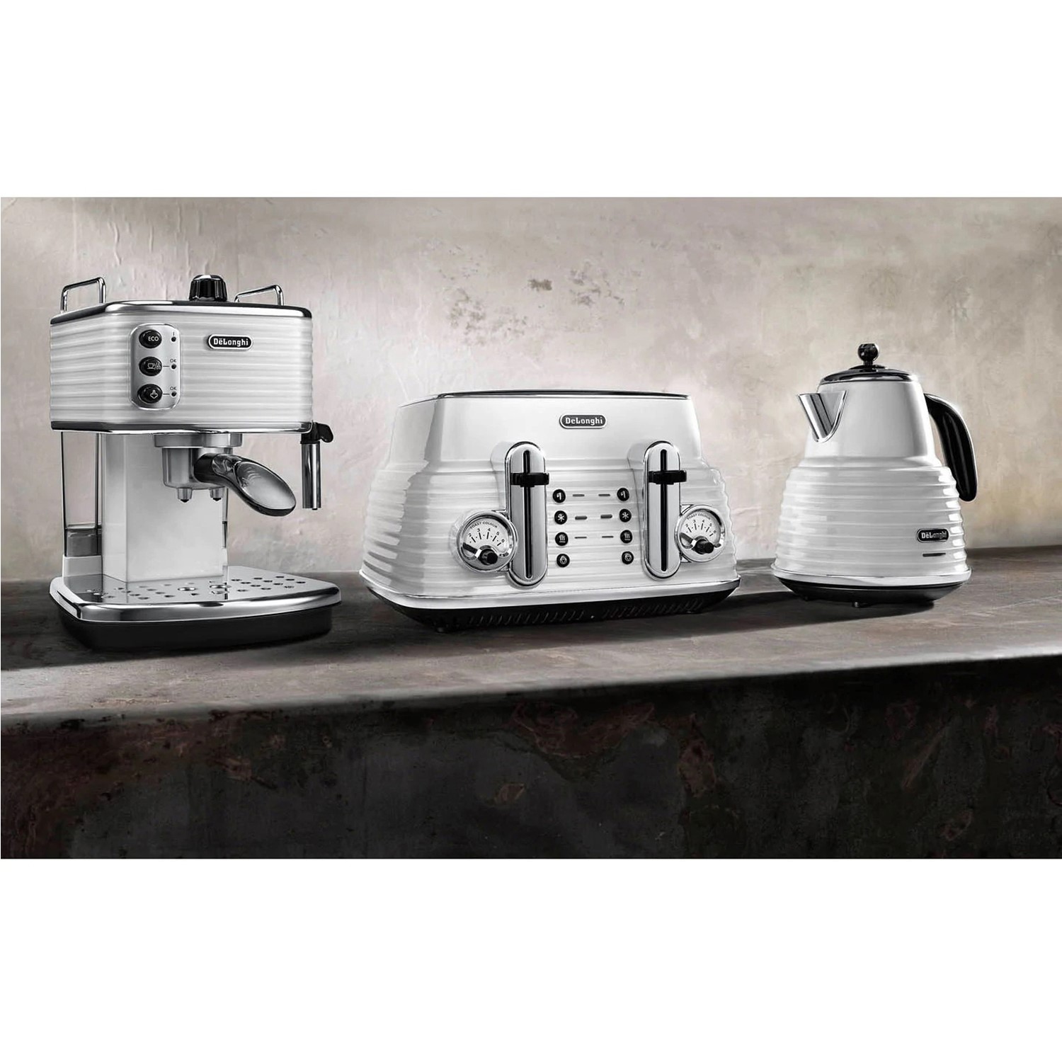 Delonghi KBJ3001.W Brillante Cordless 1.7L Kettle - White