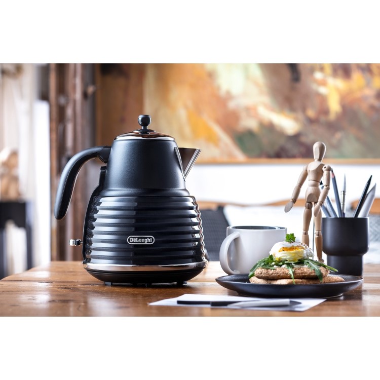 Delonghi Scolpito Kettle and Toaster Set - Black