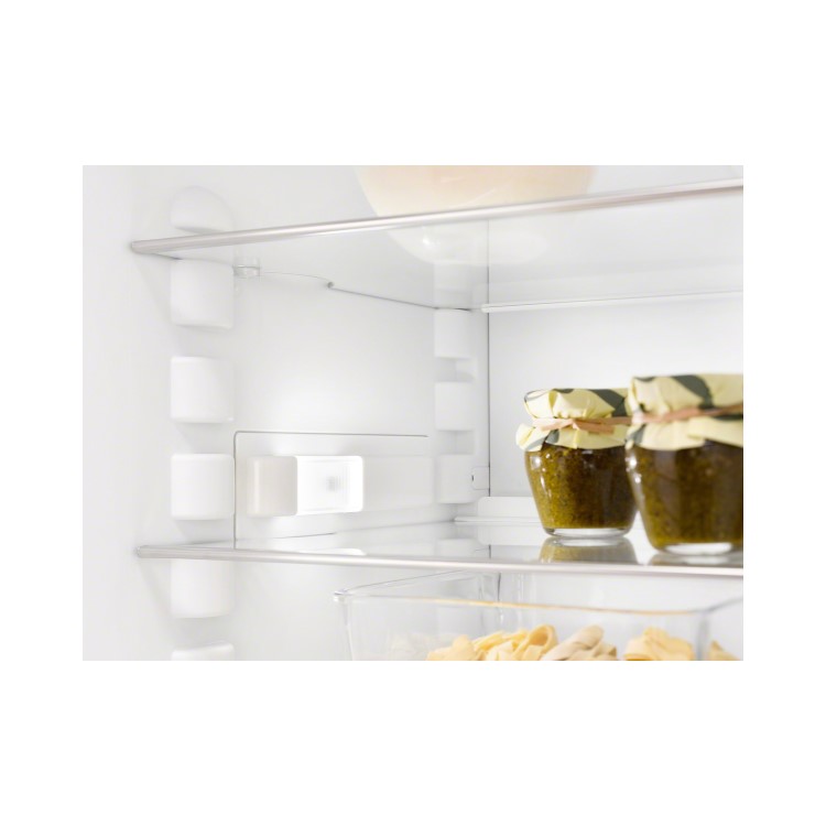 Miele KFN29132Dwh 2m Tall Frost Free Freestanding Fridge Freezer - White
