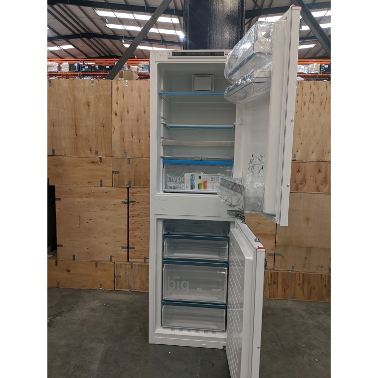 Refurbished Siemens KI85NADE0G iQ500 Integrated 246 Litre 50/50 Frost Free Fridge Freezer White