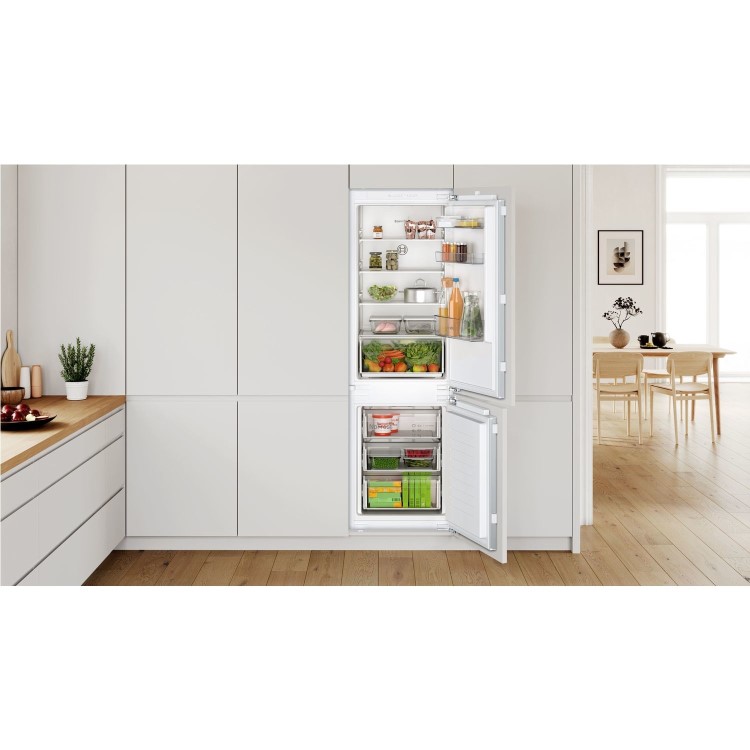 Refurbished Bosch Serie 2 KIN86NFF0G Integrated 260 Litre 60/40 Frost Free Fridge Freezer White