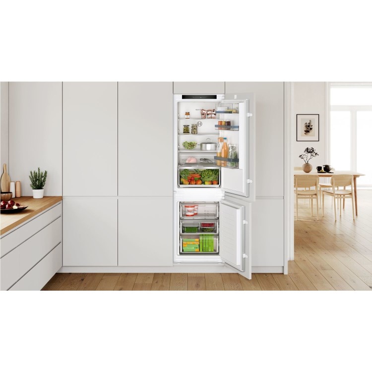 Refurbished Bosch Series 4 KIN86VSE0G Integrated 260 Litre 60/40 Frost Free Fridge Freezer White