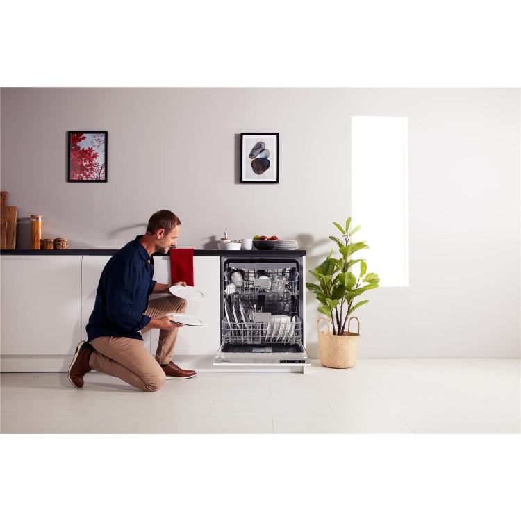 Blomberg Integrated Dishwasher - Cornerwash C-Rated Silver control panel