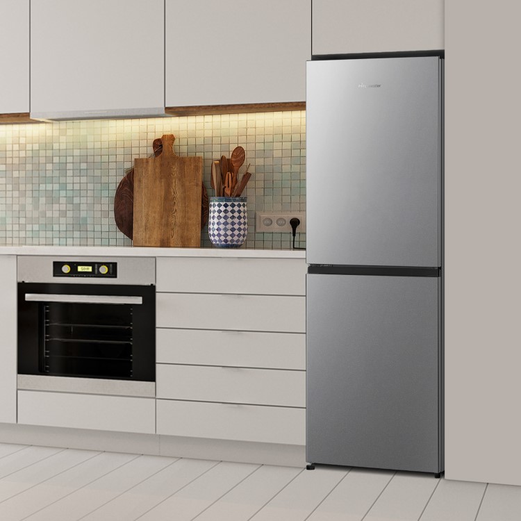 Fridgemaster 252 Litre 50/50 Freestanding Fridge Freezer - Silver