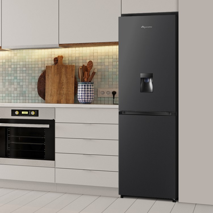 Fridgemaster 256 Litre 50/50 Freestanding Fridge Freezer - Black