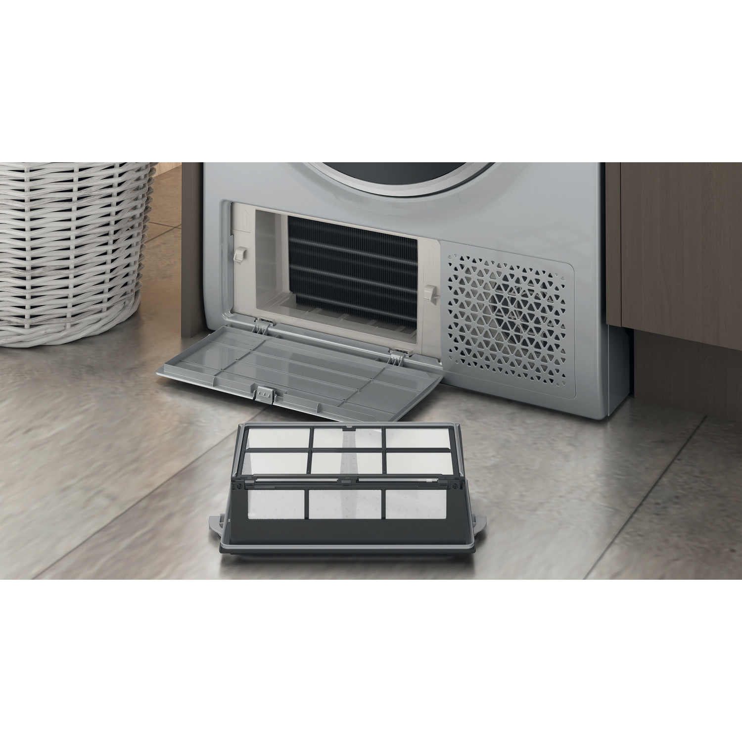 Hotpoint Crease Care 9kg Heat Pump Tumble Dryer Silver