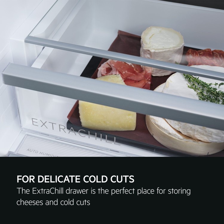 AEG Series 7000 244 Litre 70/30 Integrated Fridge Freezer