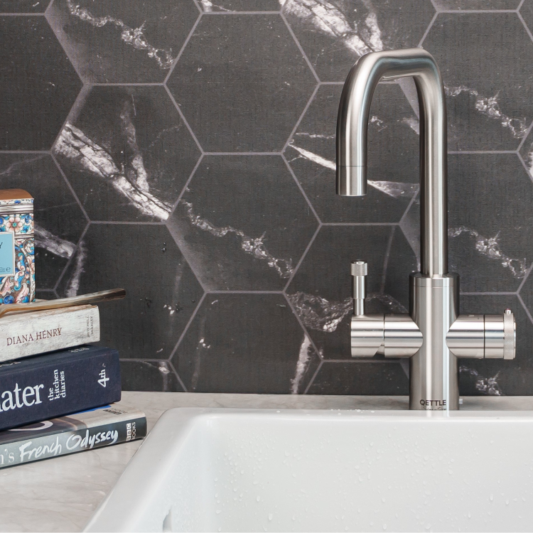 GRADE A1 - Qettle Signature Modern 4 in 1 Boiling Water Tap 4 Litre Square- Stainless Steel