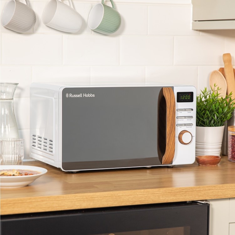 Russell Hobbs Scandi 17L Digital Microwave - White