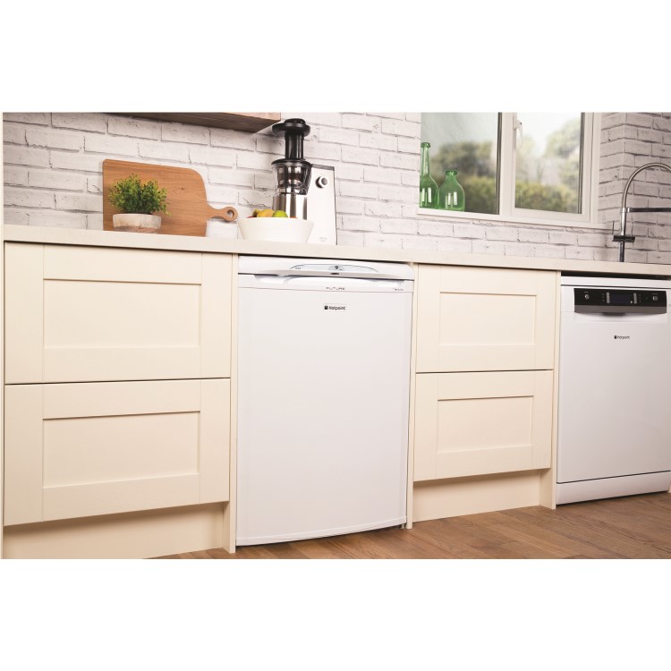 HOTPOINT RLA36P 150 Litre Freestanding Under Counter Larder Fridge 85cm Tall Antibacterial Lining 60cm Wide - White