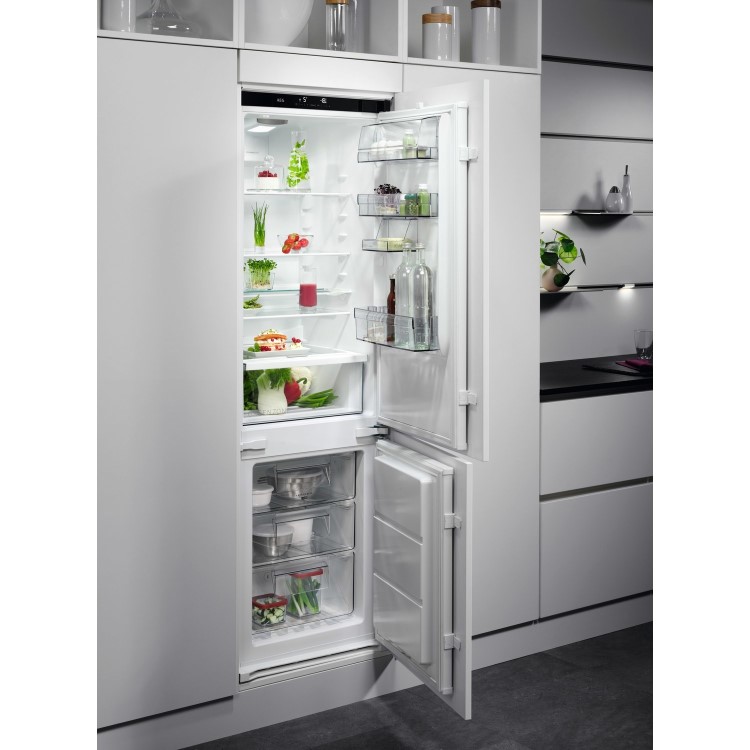Refurbished AEG SCE818E8TS Integrated 256 Litre 70/30 Fridge Freezer White