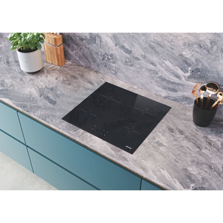 Smeg 60cm 4 Zone Ceramic Hob - Black
