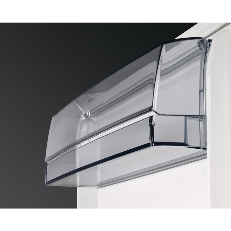 AEG SFB5821VAF Built-under Fridge With 4 Star Freezer Compartment - Door-on-door