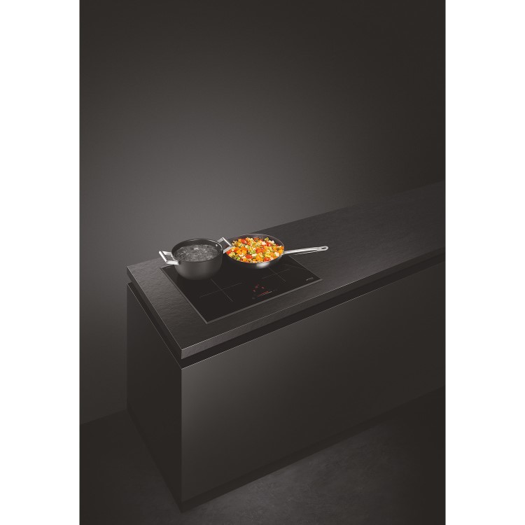 Refurbished Smeg SI4642B 60cm 4 Zone Induction Hob with Bevelled Edge