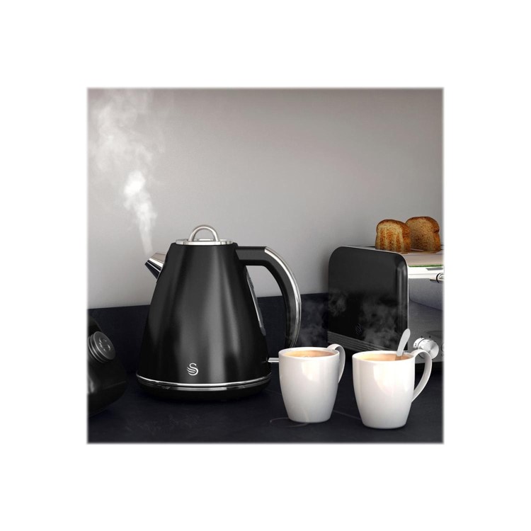 Swan SK19020BN 1.5L Retro Kettle - Black