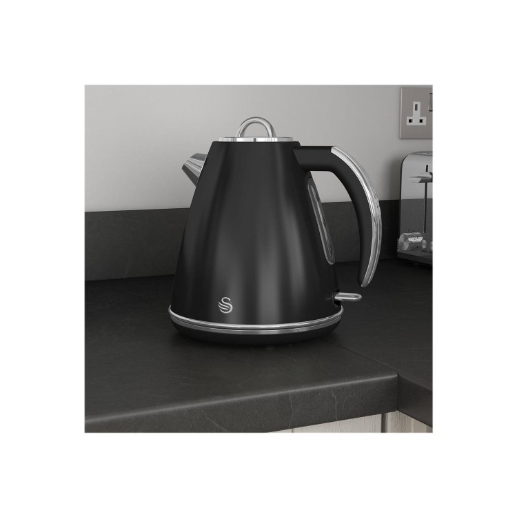 Swan SK19020BN 1.5L Retro Kettle - Black
