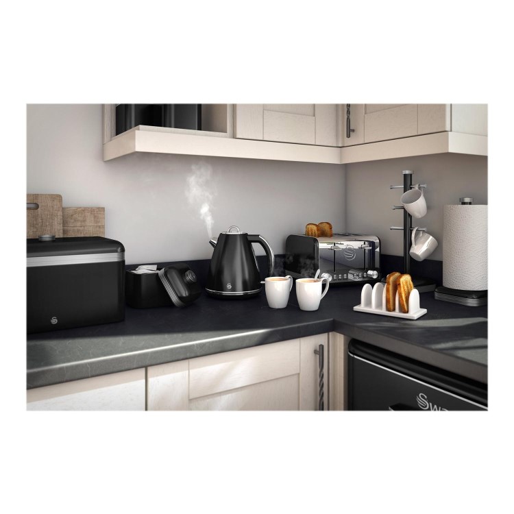 Swan SK19020BN 1.5L Retro Kettle - Black