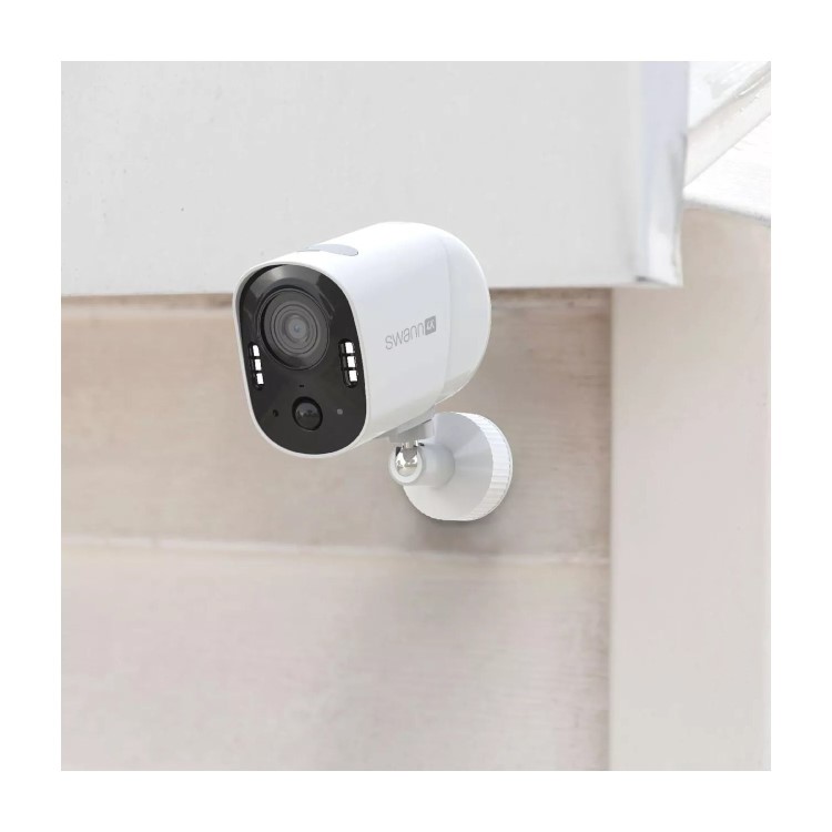Swann Wireless with 2-way Talk Siren & Heat + Motion Detection Security Camera - 1 Pack