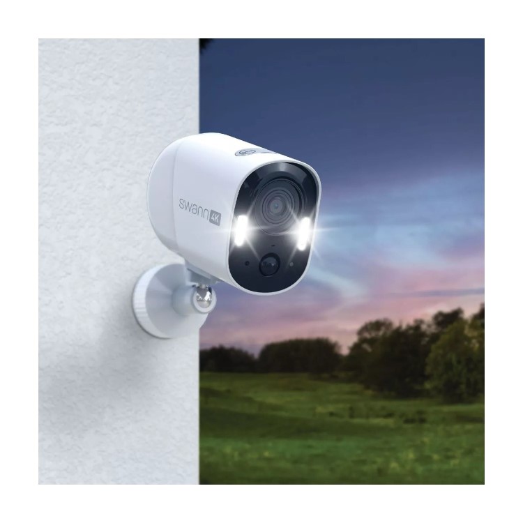 Swann Wireless with 2-way Talk Siren & Heat + Motion Detection Security Camera - 1 Pack